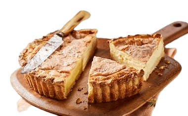 tarte au maroilles sur une planche à découper en bois avec un couteau sur la tarte